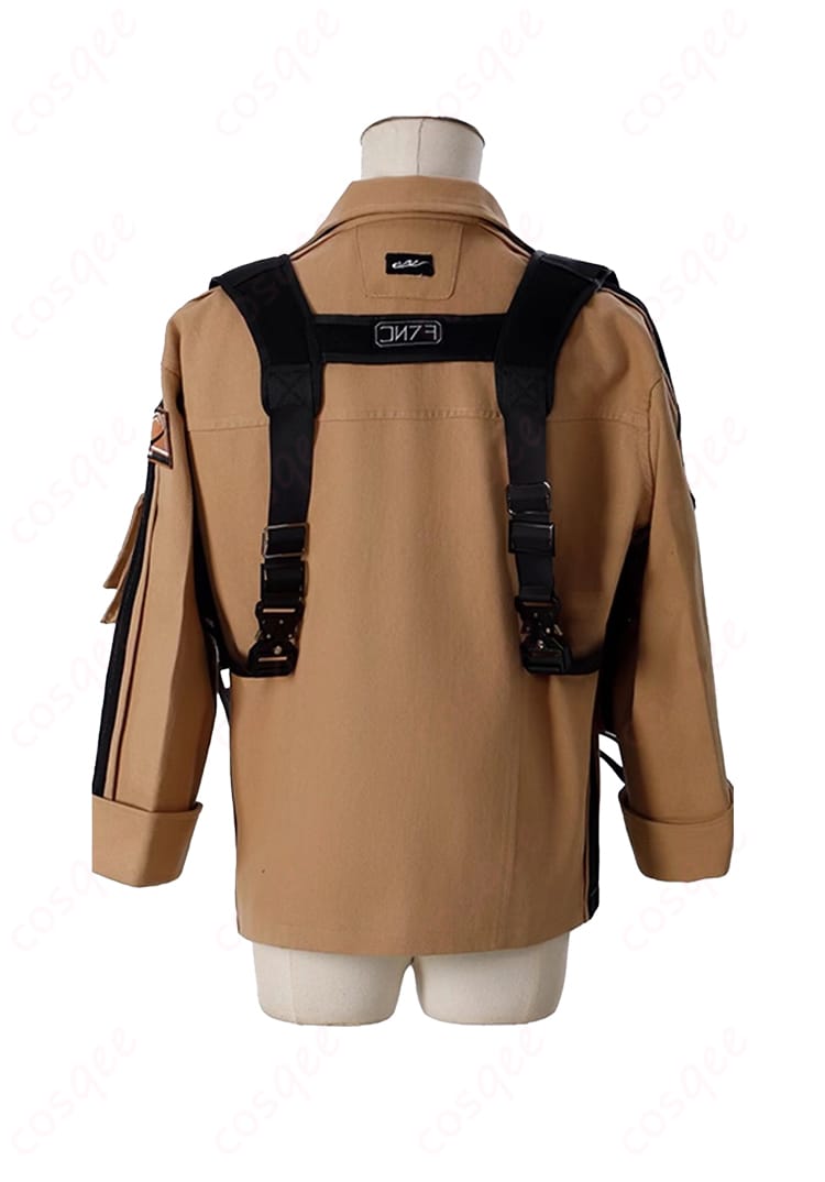 マヒルのコスプレ衣装背面の装飾ディテール。背面の縫製や装飾のクオリティが感じられる一枚。