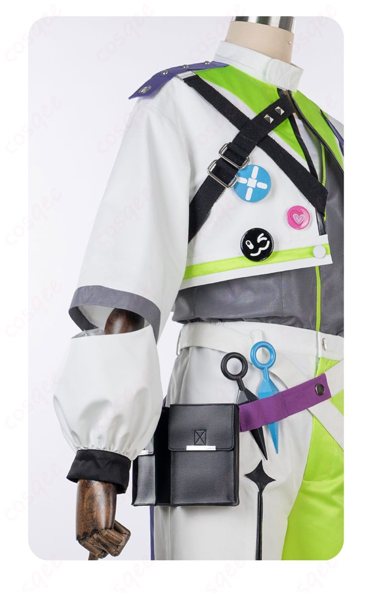 右袖の装飾細部。刺繍やデザインが美しく、キャラクターの特徴を忠実に再現。