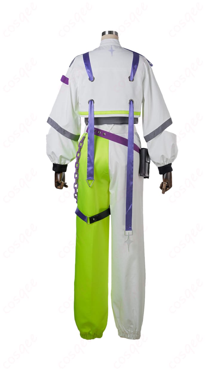 ウィンクキラーコスプレ衣装背面。衣服の細部まで再現された後ろ姿。