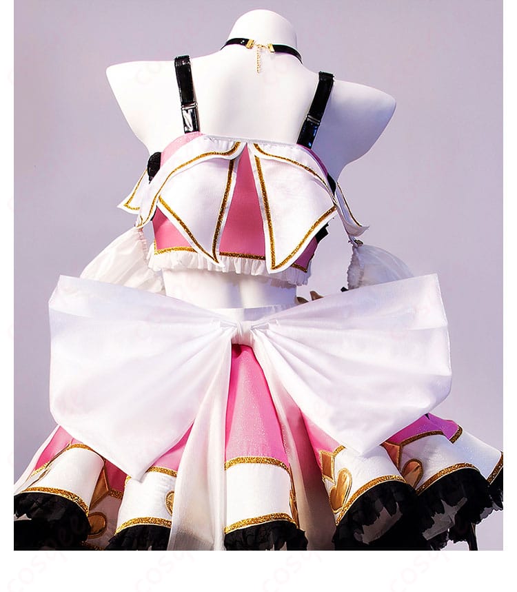 服装背面装飾の詳細 - 背面にある蝶結び装飾の詳細。美しいデザインを強調。