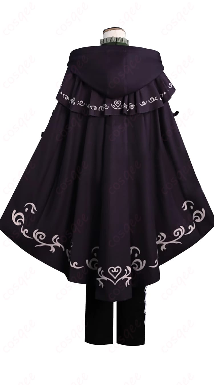 暁山瑞希コスプレ衣装背面の画像。マントやベルトのディテールが美しく表現されています。