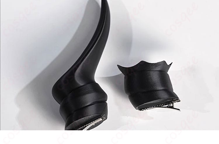 暁山瑞希コスプレ衣装の髪飾りのディテール。可愛くて華やかなアクセサリー。