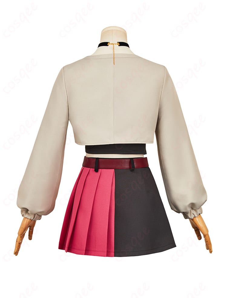 エレイナ コスプレ衣装の背面画像。背面の装飾やシルエットがきれいに表現されたコスプレ衣装。完璧なディテール。