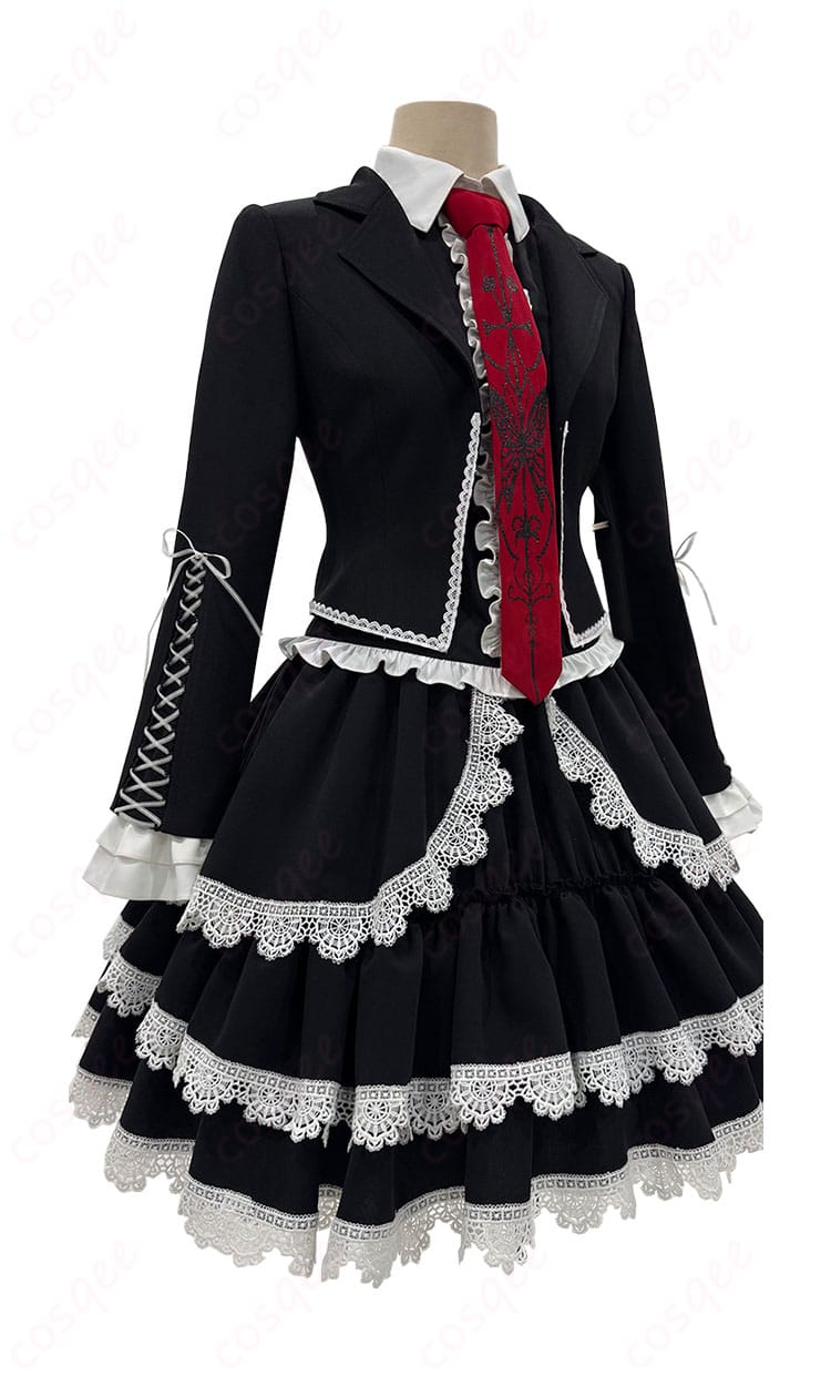 セレスティア・ルーデンベルク ゴスロリコスプレ衣装の右側からのビュー。詳細な刺繍と素材が際立つ