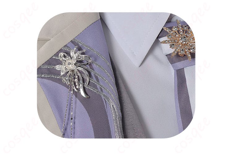 服装の襟飾りの詳細。セイヤ衣装の襟の刺繍やデザインの美しさを強調しています。