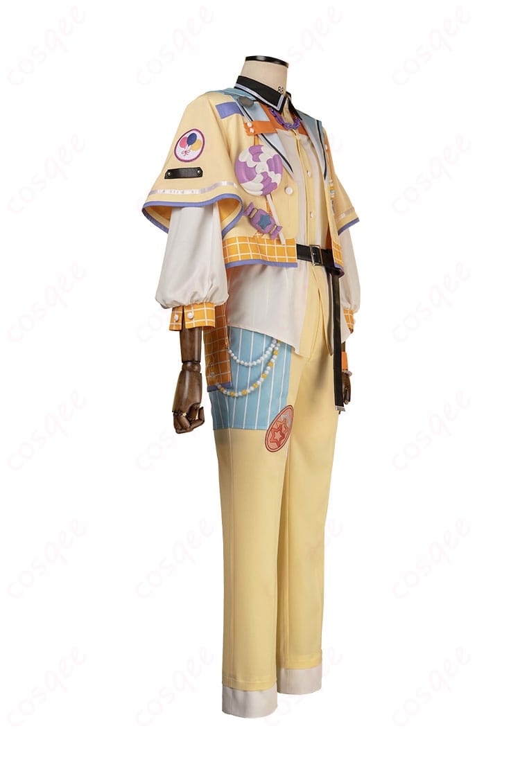 天祥院英智 コスプレ衣装 サイドビュー。細部まで再現された衣装デザインを強調。