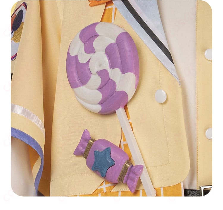 天祥院英智 コスプレ衣装 胸飾りのディテール。華やかな装飾が特徴的。