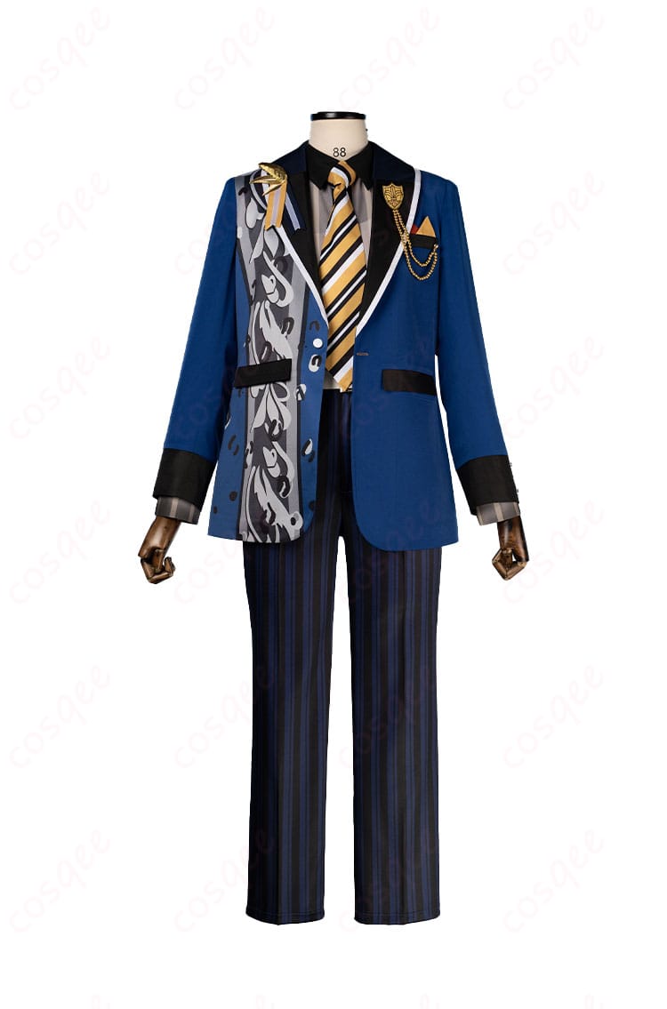 正面から見たコスプレ衣装の全体像。細部までこだわったデザインが特徴です。