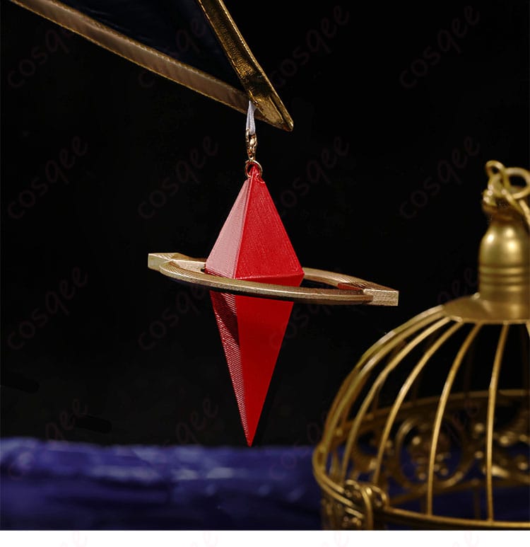 アナイクスのコスプレ衣装の背飾りの細部。背面の装飾がキャラクターの個性を引き立て、細かいディテールにこだわりが見られる。