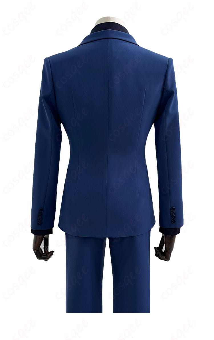 ブルーロック潔世一コスプレ衣装の背面。デザインの正確さと完成度が際立っています。