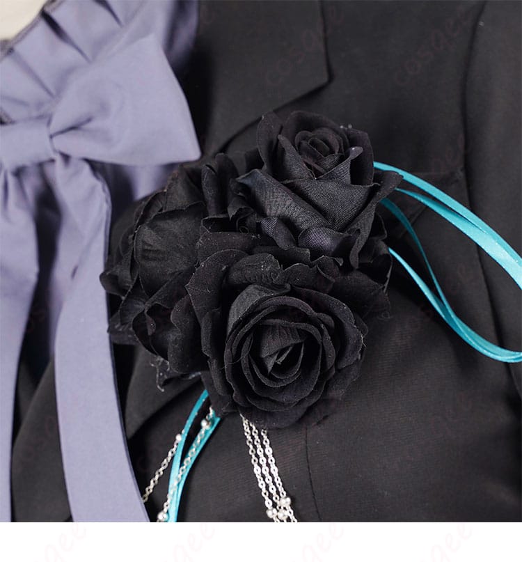 シエル・ファントムハイヴ コスプレ衣装 27巻 衣装の胸飾りのデザイン。精緻でリアルな装飾。