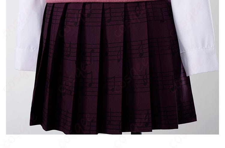 赤松楓 コスプレ衣装のスカート装飾のディテール。繊細なデザインと質感が特徴！