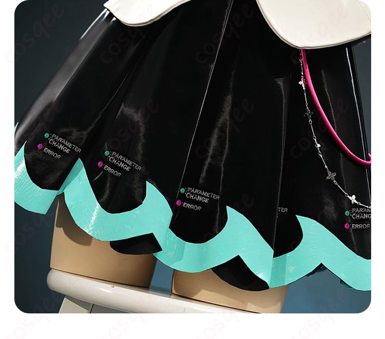 初音ミクのコスプレ衣装のスカート装飾詳細。華やかで可愛らしいデザイン。