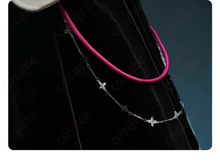 初音ミクのコスプレ衣装のウエスト装飾の詳細。オシャレなリボンや装飾が特徴です。