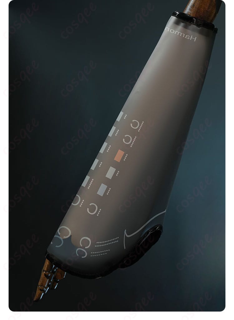 初音ミクのコスプレ衣装の袖装飾の詳細。細かいデザインにこだわりを感じます。