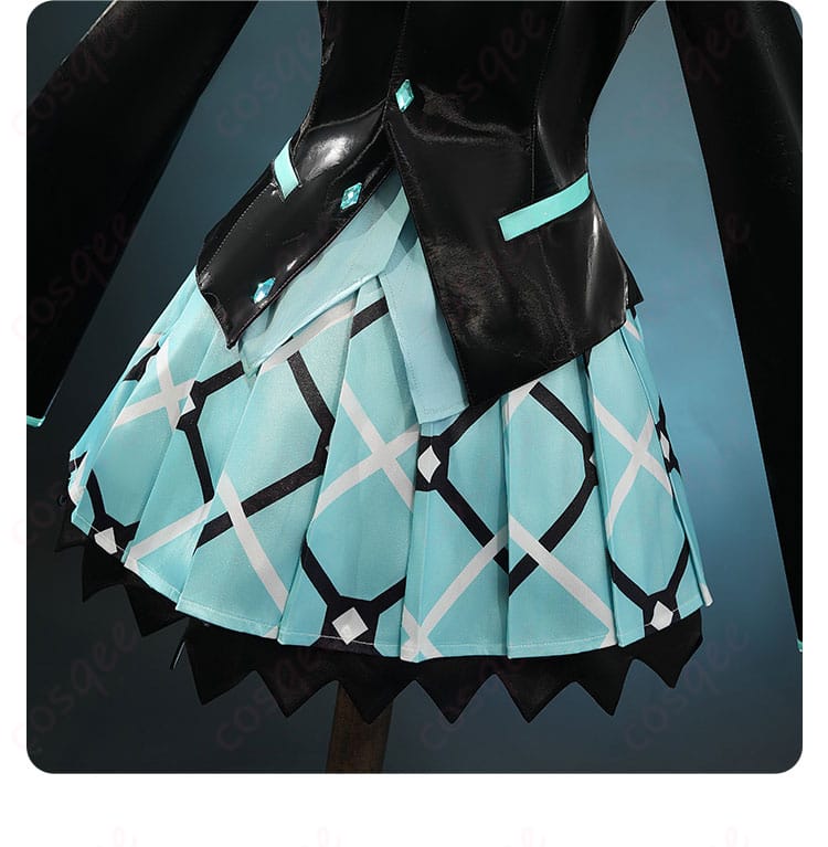 スカート装飾の詳細 - 初音ミクコスプレ衣装のスカート部分に施された装飾。細部まで再現されたデザイン。