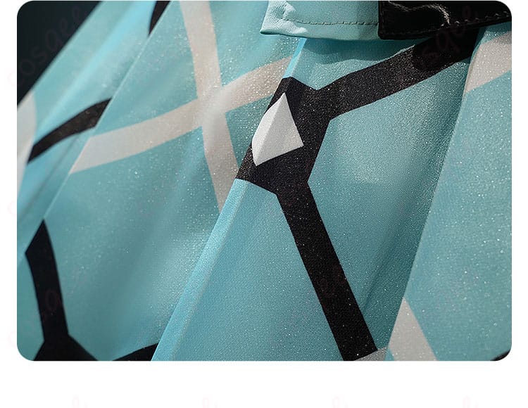 袖装飾の詳細 - 初音ミクコスプレ衣装の袖部分の装飾。精密なデザインが特徴。