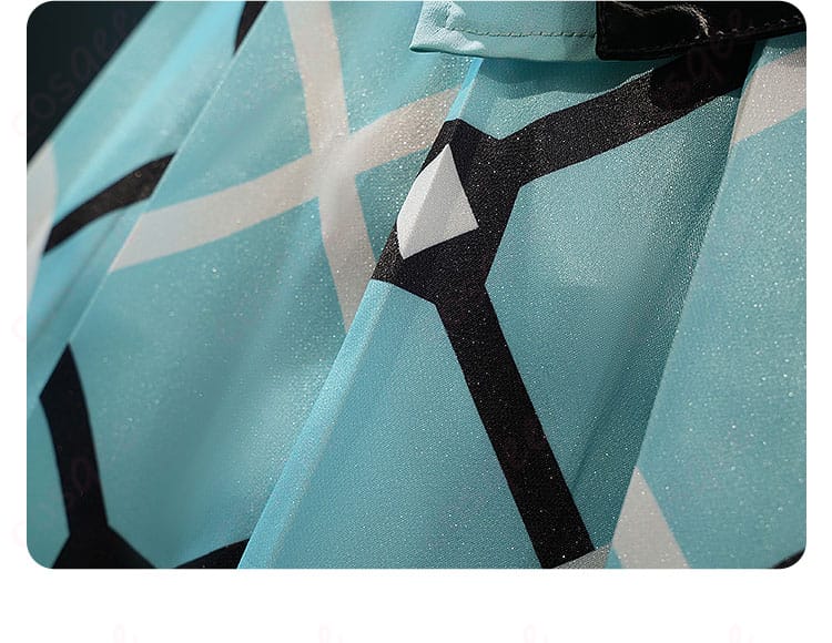 スカート裾装飾の詳細 - 初音ミクコスプレ衣装のスカート裾に施された装飾。シンプルでありながら華やか。