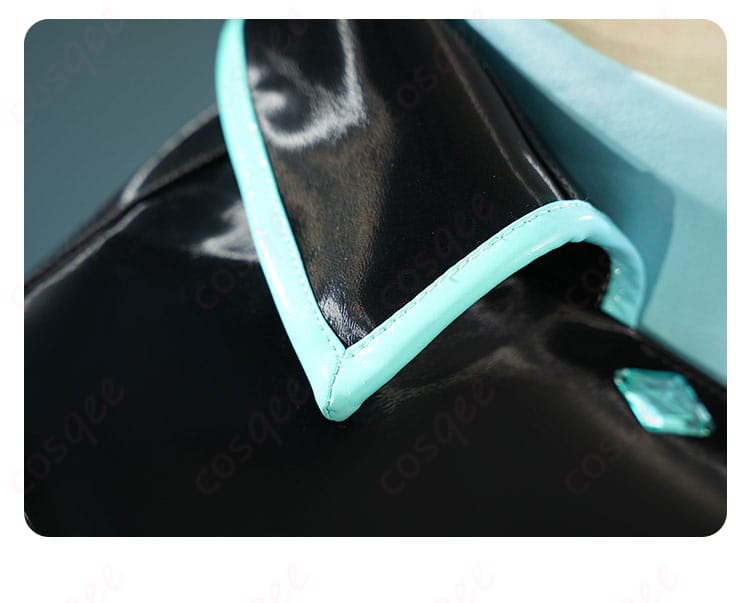 衣服の襟飾りの詳細 - 初音ミク衣装の襟に施された細かい装飾。リアルな刺繍とデザインが特徴。