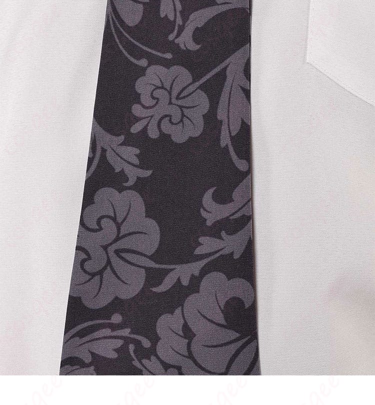 ヴィンセント・ヴァレンタインのコスプレ衣装のネクタイ部分。花柄模様の装飾が特徴。