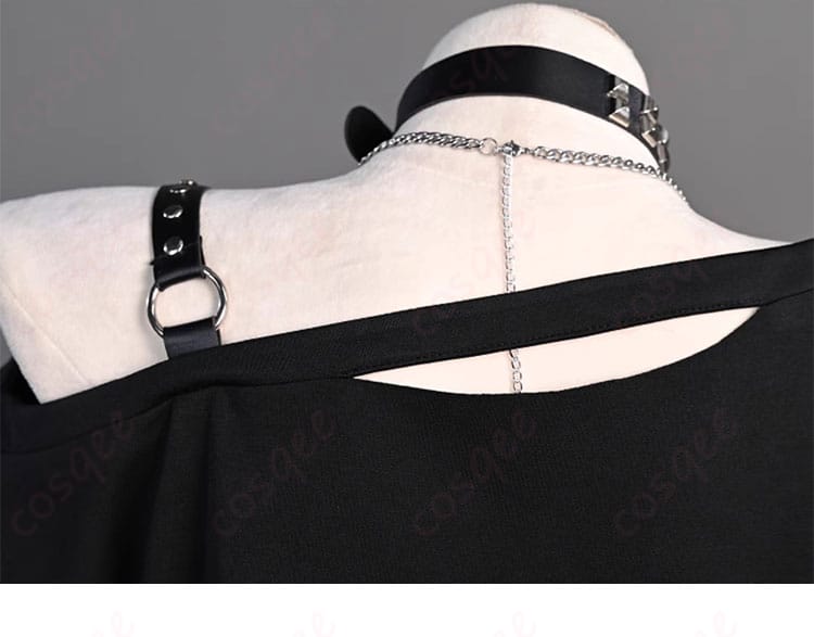 白石杏コスプレ衣装の背面装飾細部。リアルに再現された背中の装飾とデザイン。