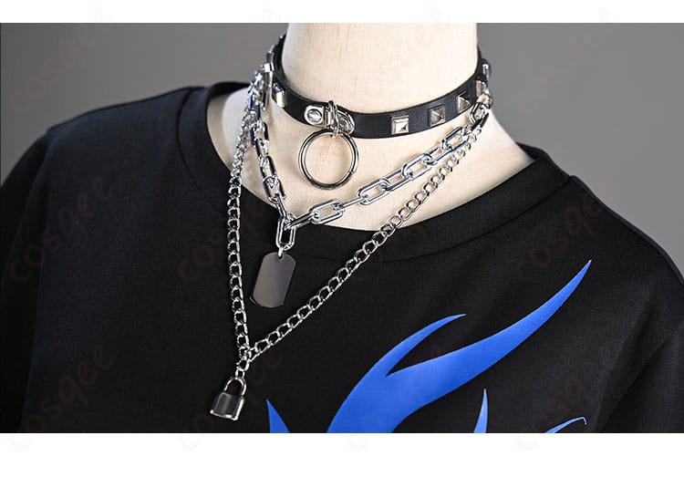 東雲彰人コスプレ衣装の首飾り詳細。特徴的なデザインと高品質な素材。