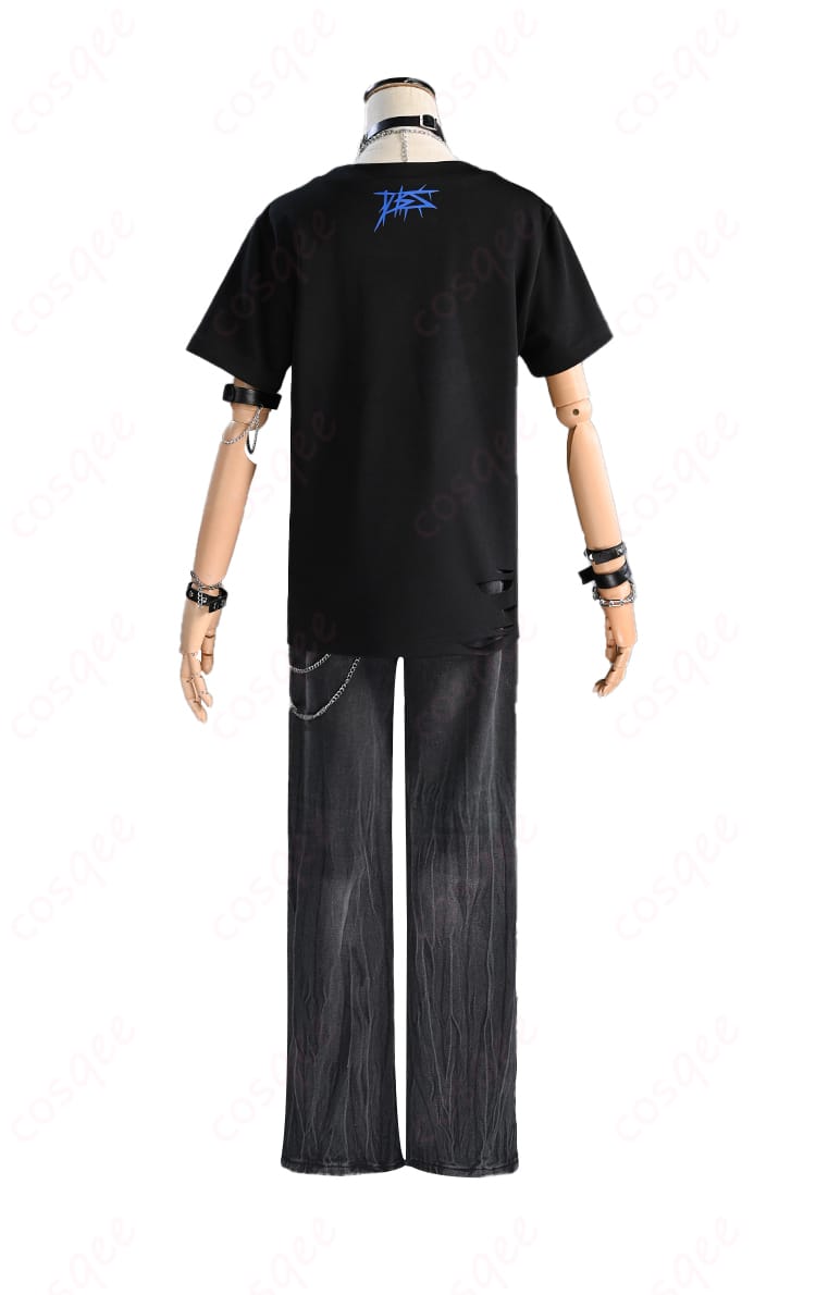 東雲彰人のコスプレ衣装背面画像。背面のディテールや飾りチェーンが見えるデザイン。