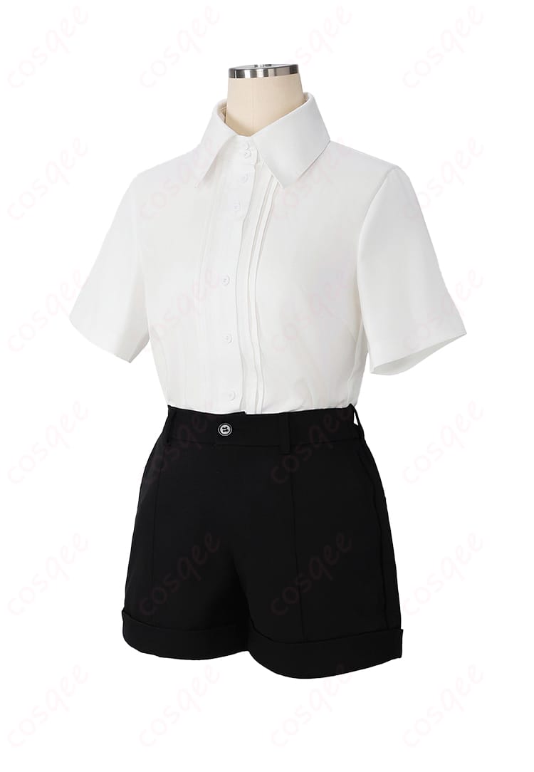 服装内搭短袖の細部画像。霧嶋董香のコスプレ衣装のシャツ部分のディテール。