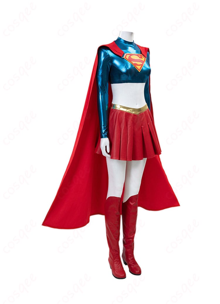 スーパーガール コスプレ衣装 横から見たシルエット|スカートとマントの自然な広がりをチェック!
