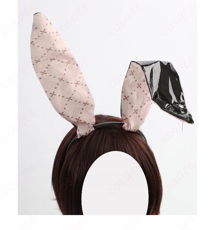 エイト コスプレ衣装のうさ耳カチューシャのアップ画像。コスプレキャラクターの特徴を完璧に再現。