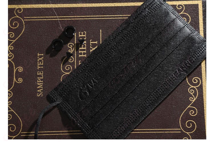 NUカニ 玖夜 コスプレ 胸元アクセサリー|存在感のあるデザインが特徴