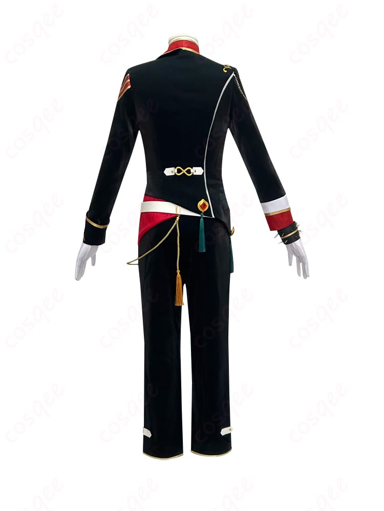 ウロボロスコスプレ衣装の背面。衣装の背中部分のデザインがしっかりと再現されています。