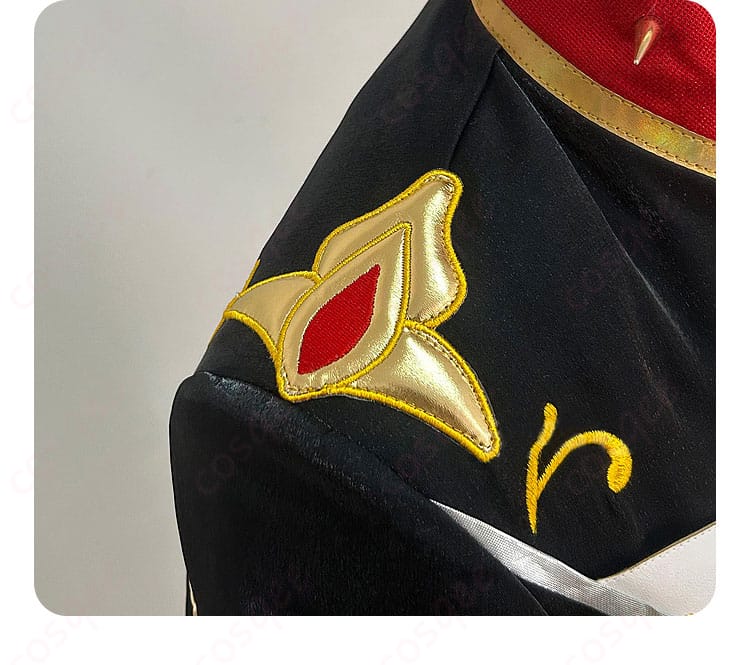 ウロボロス衣装の肩部装飾。肩に施された細かい装飾が特徴です。