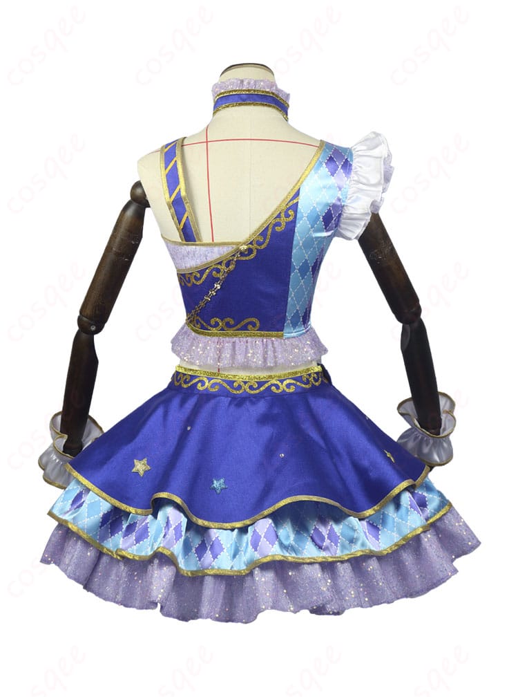 「アイカツ!」桜庭ローラ コスプレ衣装の背面画像。背中のデザインとディテールに注目。