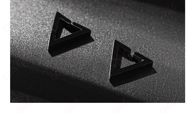 主人公プレイヤー コスプレ衣装の耳飾りの詳細。キャラクターに欠かせない装飾。