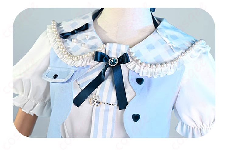 服装の領結装飾のアップ画像。桐谷遥のコスプレ衣装の特徴的な領結デザインです。