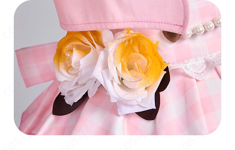 花里みのり コスプレ衣装の腰の花飾りの詳細。上品なデザインが特徴的です。