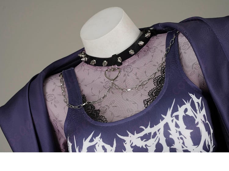 ラオーラ・パンテーラ私服コスプレ衣装のネックレス装飾。華やかなアクセサリーがアクセント。