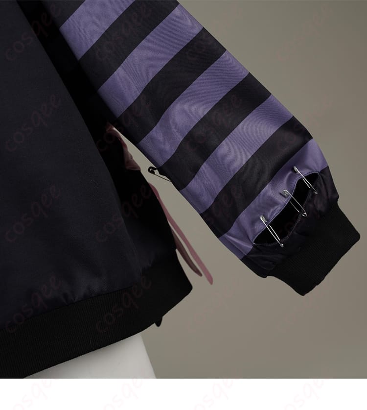 ラオーラ・パンテーラの私服コスプレ衣装の外套袖装飾。袖口に施されたデザインがポイント。