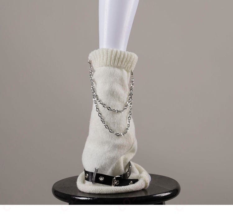 ラオーラ・パンテーラ私服コスプレ衣装のレッグカバー背面。細かいディテールでリアル感を追求。