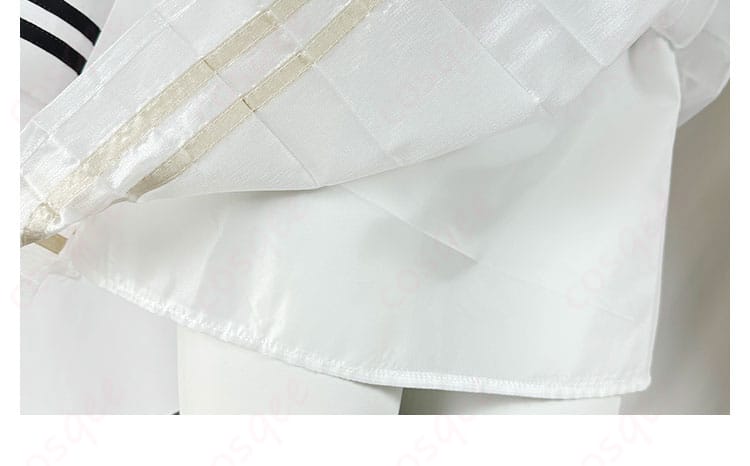 スカート内側のディテール画像:スカートの内側の仕上げ。高い品質管理と快適な着心地が感じられる。