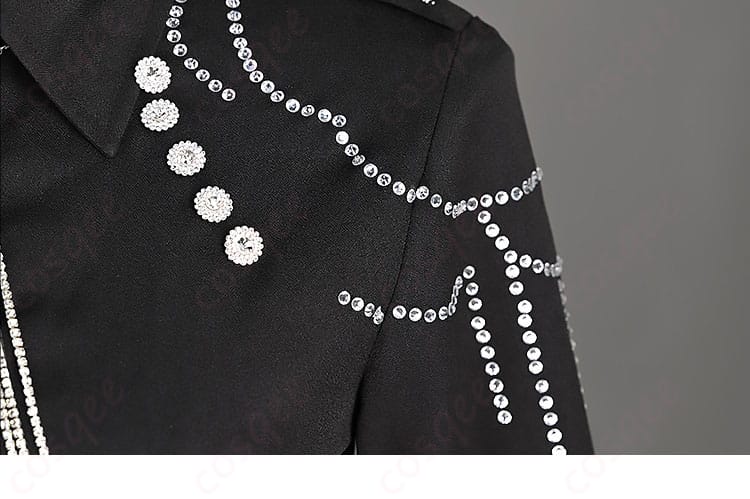 肩袖装飾のディテール - コスプレ衣装の肩袖部分、精緻な装飾が特徴。