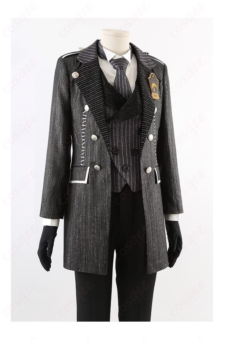 コスプレ衣装の門襟部分の装飾詳細。ツイステのキャラクターらしい豪華で精緻なデザイン。