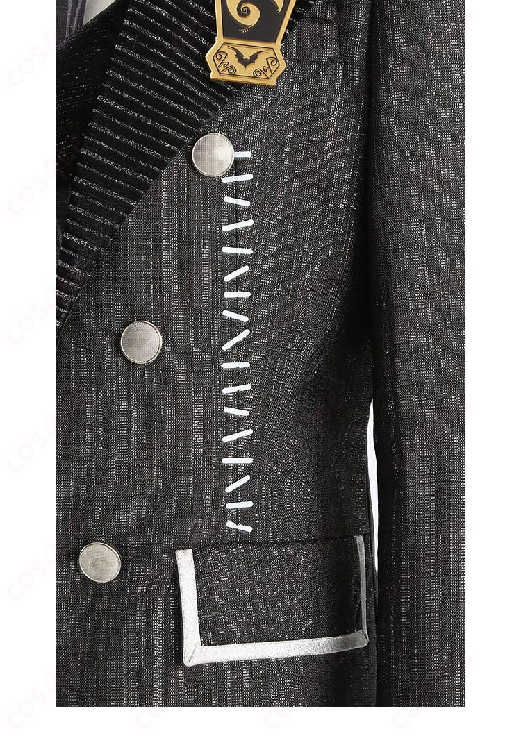 コスプレ衣装のノボタン装飾の詳細。細部までこだわったデザインが特徴。