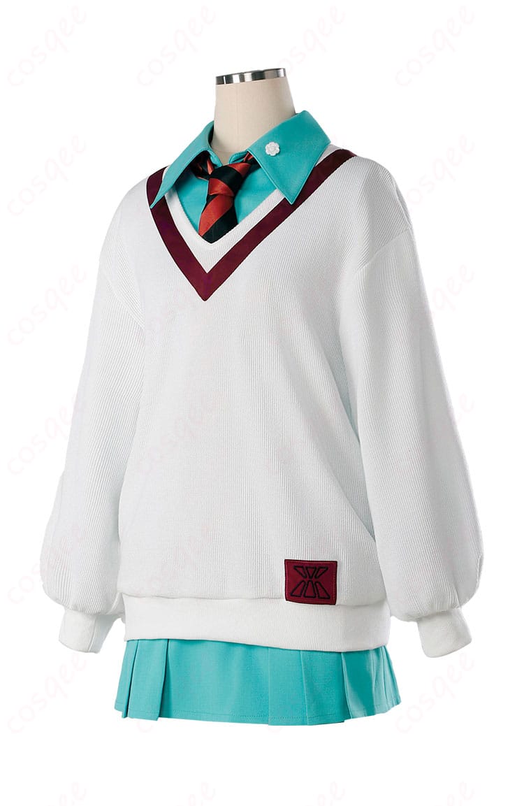 アマテ・ユズリハ（マチュ）の制服コスプレ衣装側面。フィット感とシルエットが確認できます。