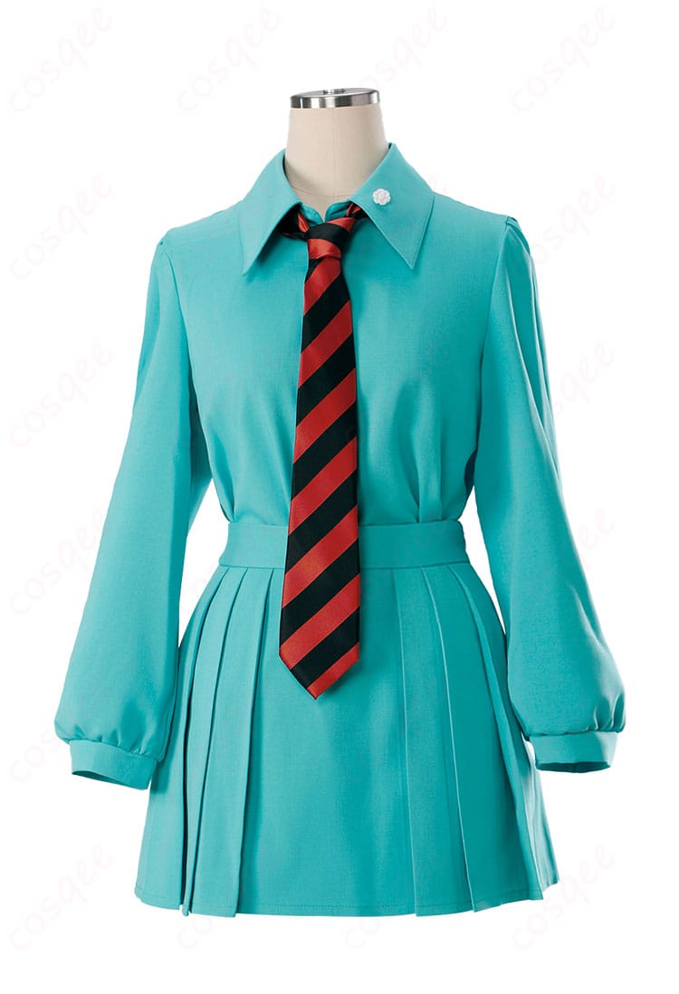 アマテ・ユズリハ（マチュ）の制服コスプレ衣装スカート前面のディテール。刺繍とデザインに注目。