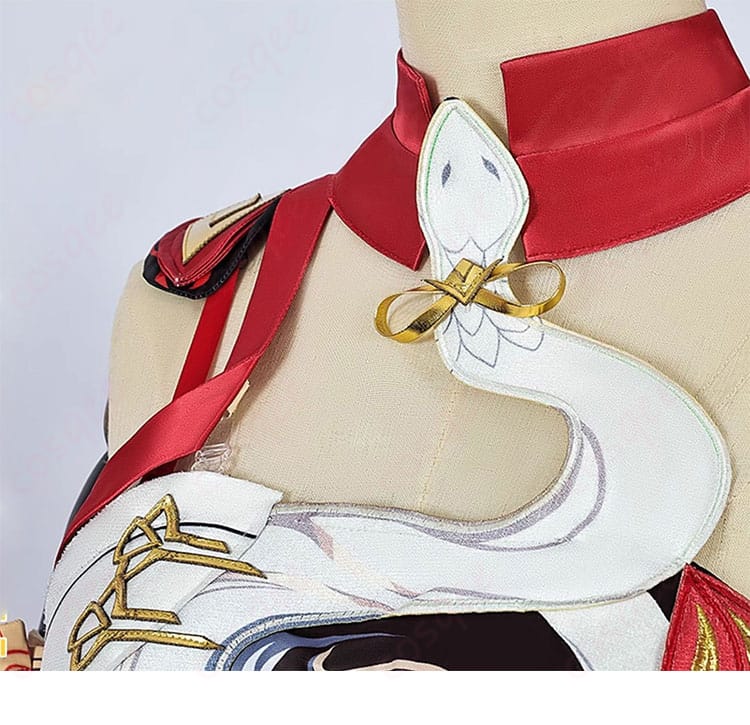 キアナ・カスラナコスプレ衣装の領口部分の装飾細部。精緻な刺繍と装飾が印象的。