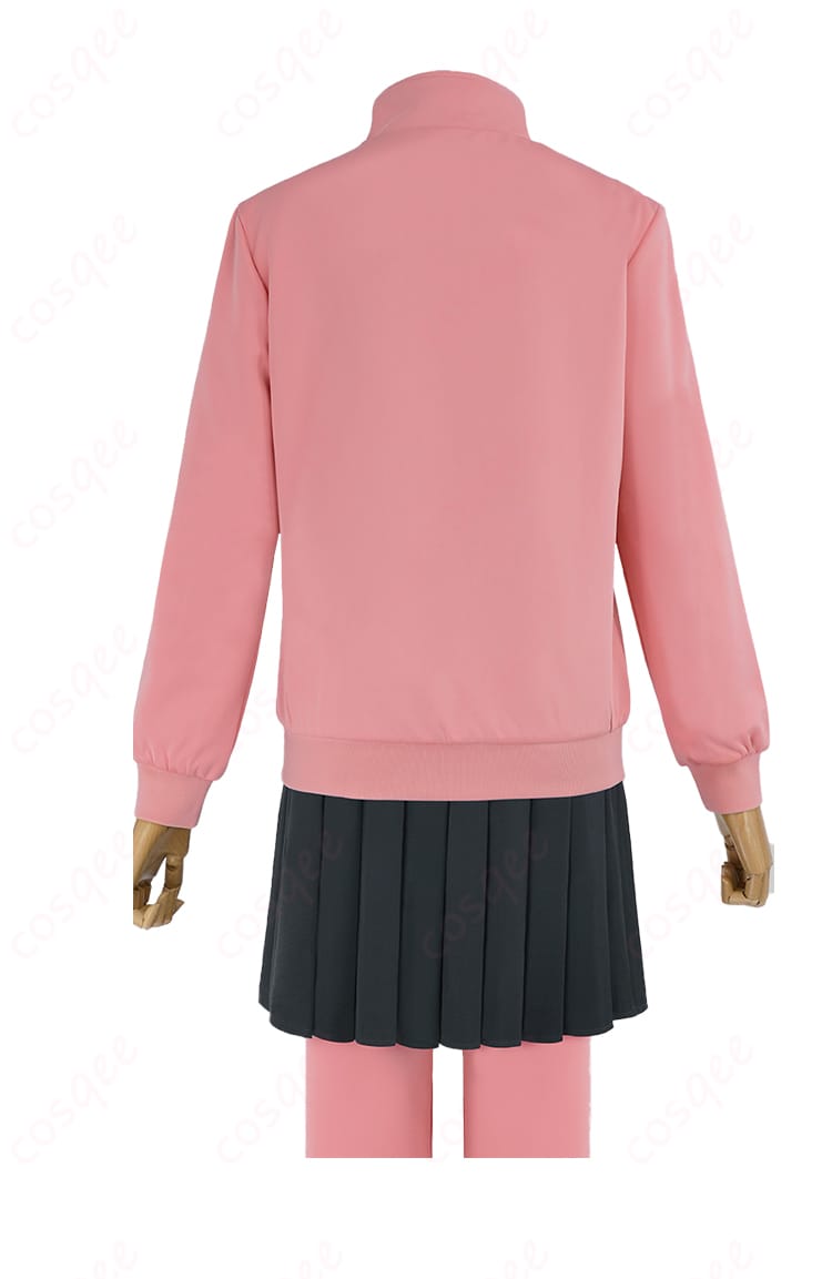 服装の背面装飾詳細。後藤ひとりのコスプレ衣装、背面から見たジャージとライブTシャツの装飾。