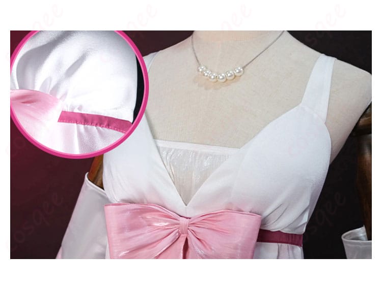 加藤恵 コスプレ衣装の襟元の装飾細部。刺繍や装飾が精緻に施されています。