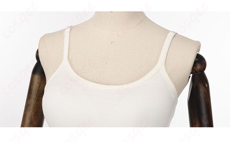 服装の襟元装飾のディテール。アクセントとなる刺繍やデザインが見える画像。